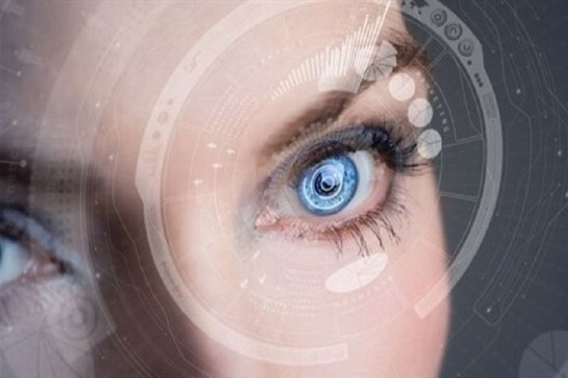 اختراع عدسات لاصقة ذكية تتعقب أمراض العيون