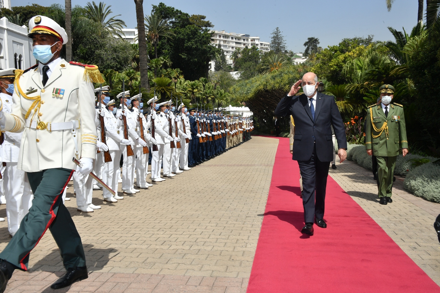 الرئيس الجزائري يعود إلى ألمانيا بسبب تبعات إصابته بكورونا