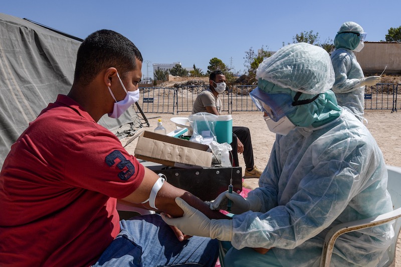اللقاحات تُقَرب الجزائر من “تونس الخضراء” وتفتح أفقا ضبابيا مع المغرب‬