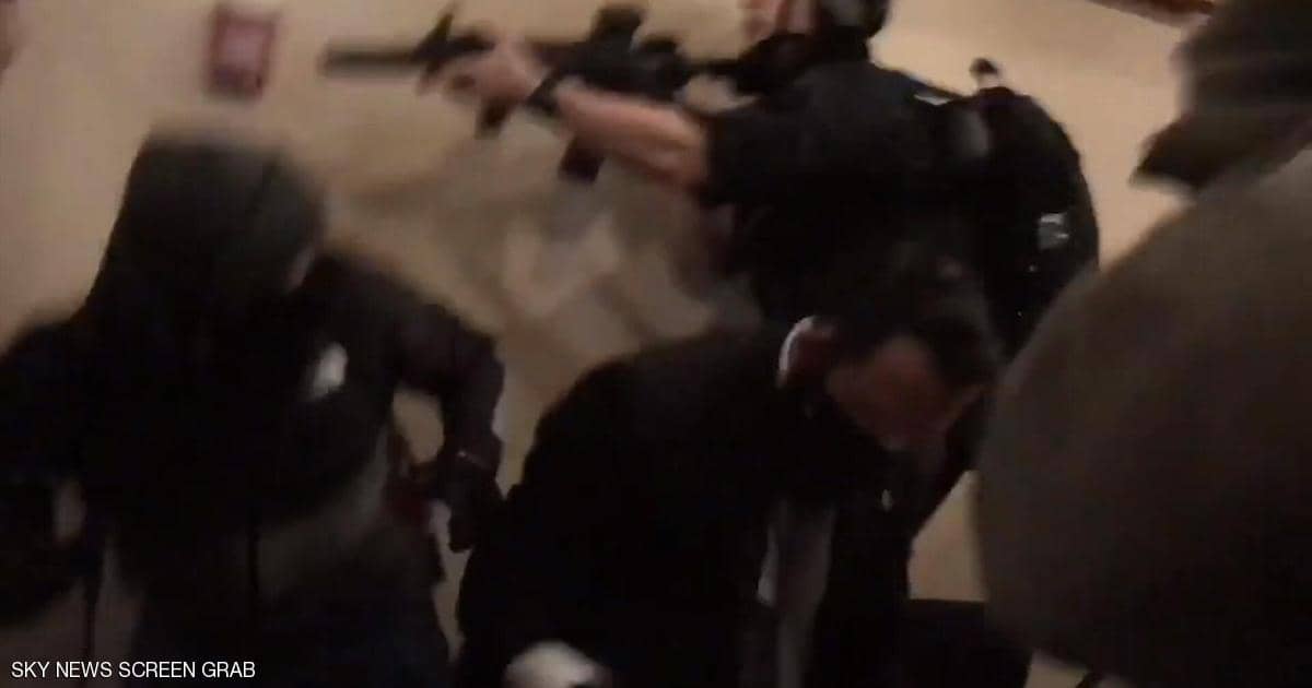 بالفيديو.. إصابة امرأة بالرصاص داخل الكونغرس