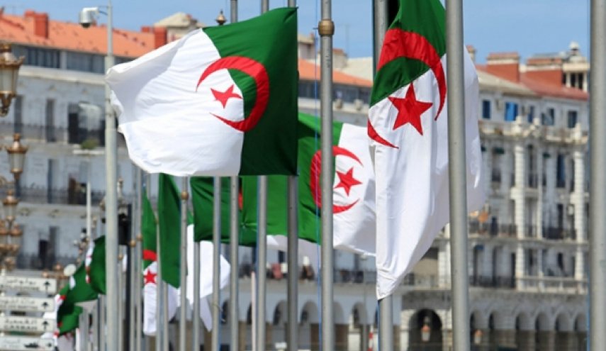 جائحة فيروس كورونا المستجد تعمق أزمات الجزائر