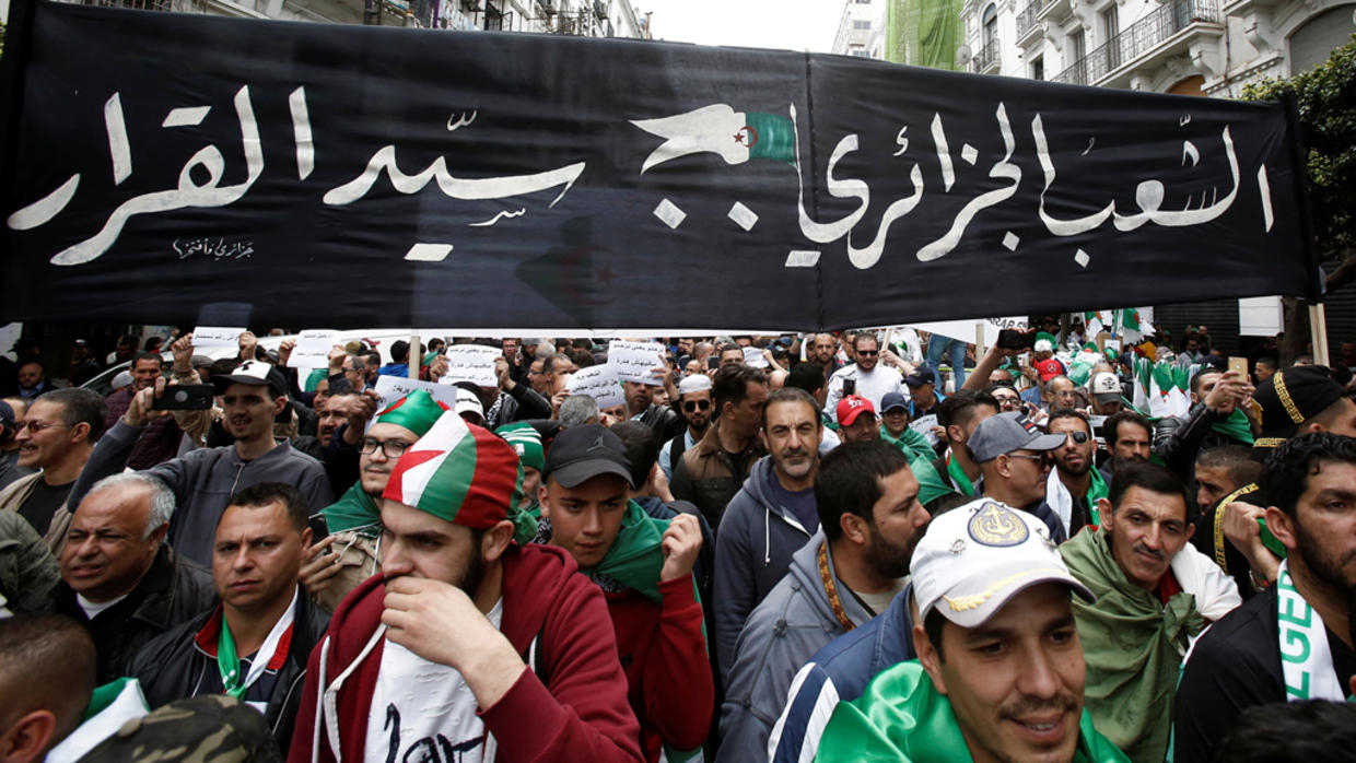 حراك الجزائر .. هل يكون شرارة جديدة نحو التغيير أم بداية لمزيد من القمع و الاعتقالات ؟