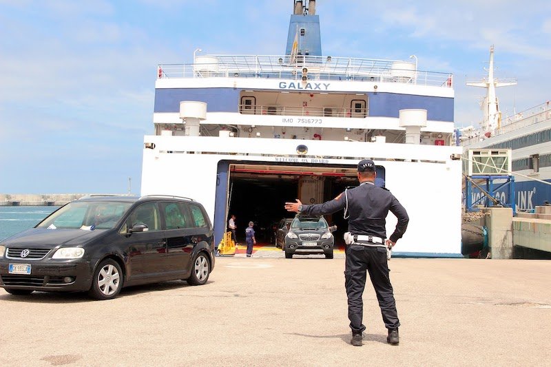 رصيف الصحافة: شرطة الموانئ تلاحق ربابنة السفن والصيادين المخالفين