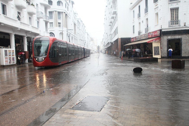 رياح قوية وأمطار رعدية في عدة مناطق بالمغرب