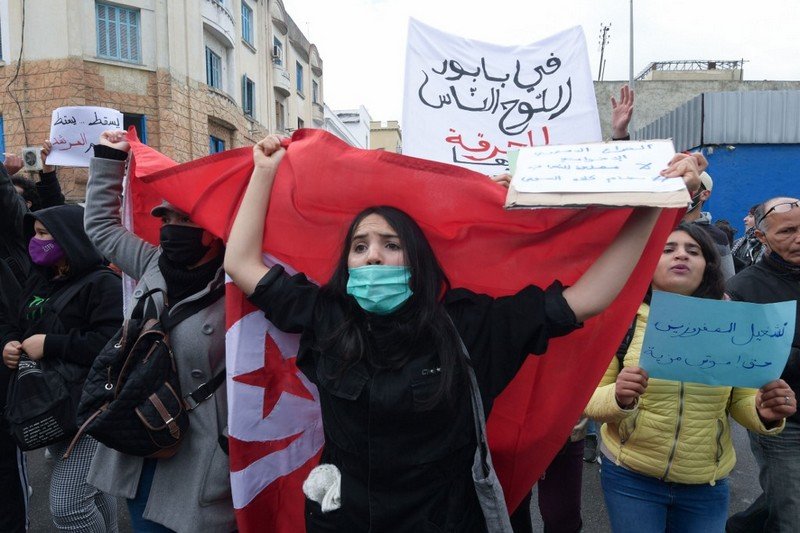 شعار “إسقاط النظام” يعود إلى الشوارع في تونس