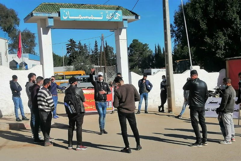 عاطلون مغاربة يطالبون بولوج الوظيفة العمومية