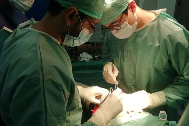 فريق جراحي ينجح عملية دقيقةٍ بمستشفى زاكورة