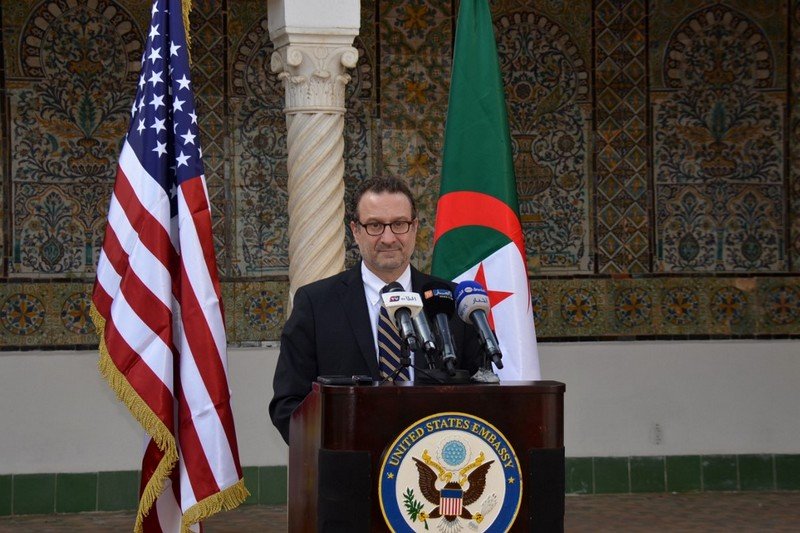 مسؤول أمريكي يدعم الحكم الذاتي في الصحراء المغربية أمام الجزائريين