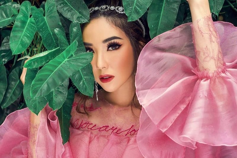 مغنية تواجه السجن بعد تسريب شريطها الجنسي