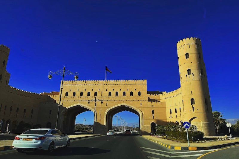 مكافحة كورونا تغلق المنافذ البرية بسلطنة عمان