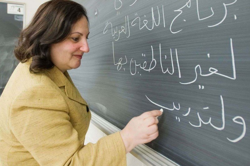 ملتقى يحذر من تداعيات استهداف اللغة العربية