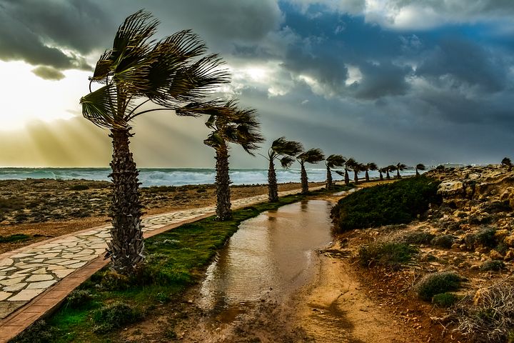 نشرة خاصة : رياح قوية و أمطار رعدية من الأربعاء إلى الجمعة بهذه المناطق في المغرب
