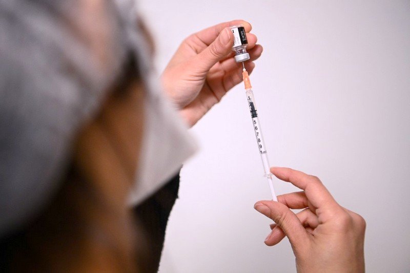 نقص جرعات اللقاح يقلص المستهدفين بسويسرا