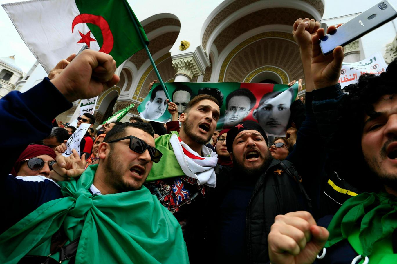 الجزائر تنتفض وتندد بتدهور الأوضاع الإجتماعية والإقصاء