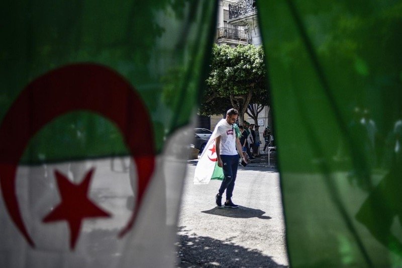 الجزائريون يستأنفون الحراك لإسقاط نظام العسكر