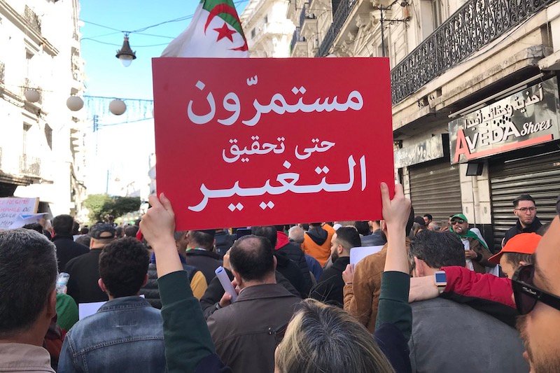 النظام الجزائري يأمر القوات بمنع احتجاجات الحراك