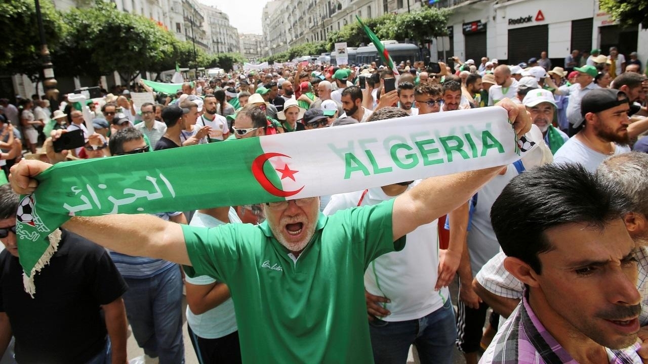 النظام الجزائري يستخدم كل الوسائل لصرف الانتباه عن الأوضاع الإجتماعية والاقتصادية المزرية