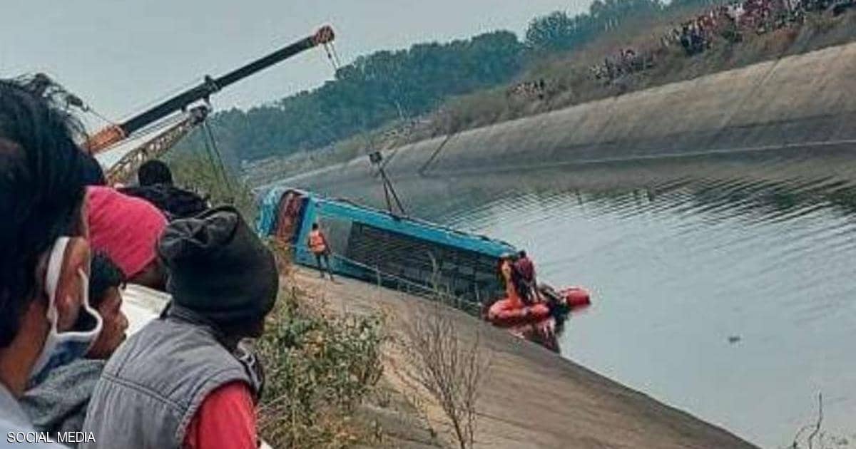 الهند.. الحافلة سقطت في قناة مائية والحصيلة كارثية