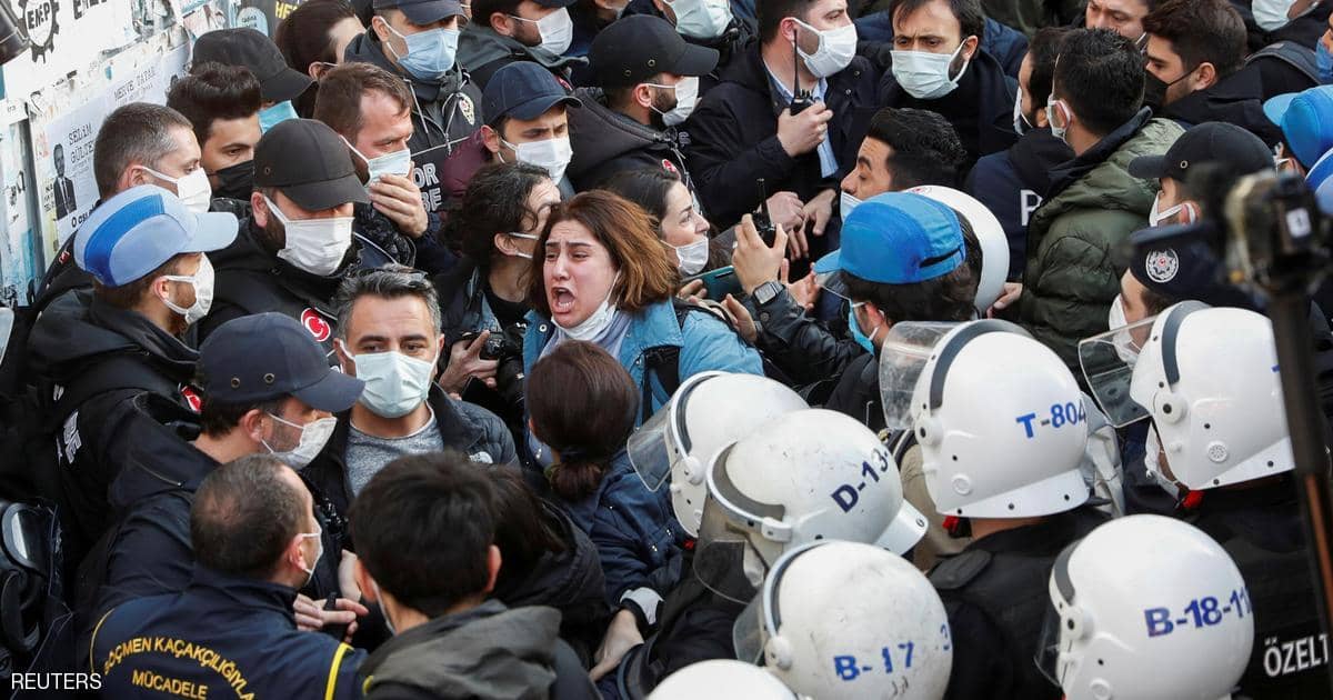 تركيا.. اعتقال 65 شخصا بعد احتجاجات جامعية