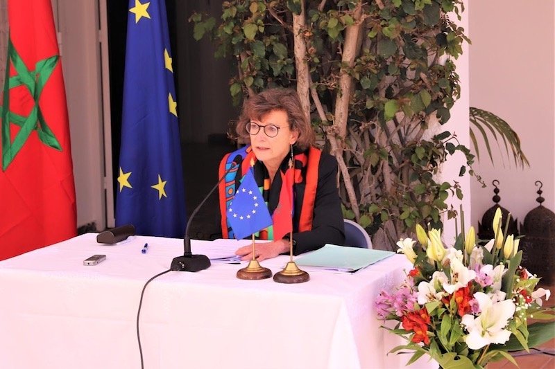سفيرة الاتحاد الأوروبي تشيد بعملية التطعيم وتدعم المغرب لإنتاج اللقاح