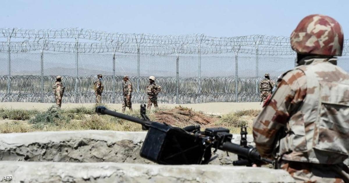 مقتل جنود ومسلحين في هجوم على موقع أمني باكستاني