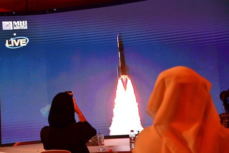 هل يلهم نجاح “مسبار الأمل” الإماراتي الشباب العربي لاستكشاف المريخ؟