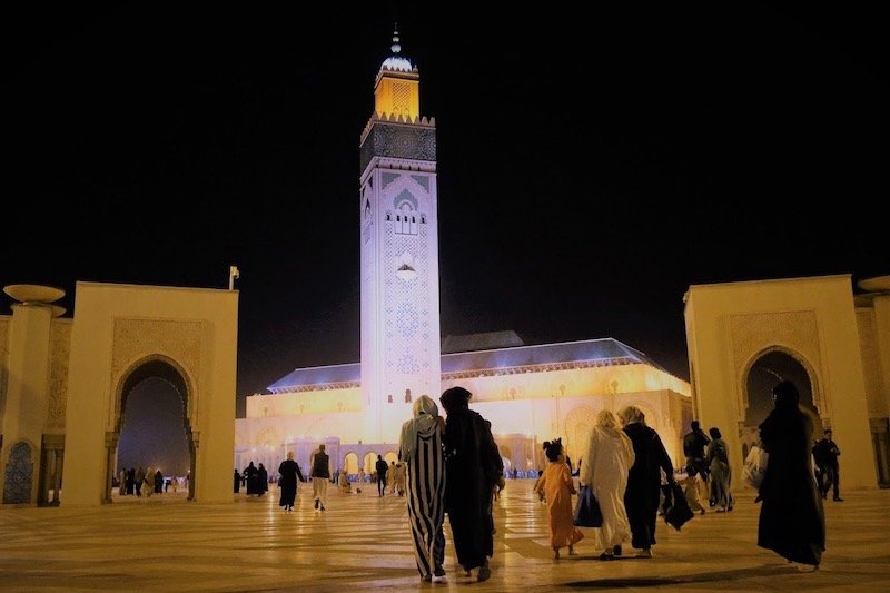 ‪هل يرفع المغرب “الحظر الليلي” لإنجاح التلقيح ضد كورونا في رمضان؟‬