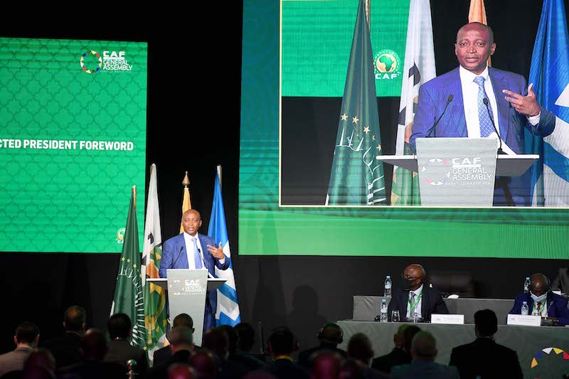 أحمد يهنئ الرئيس الجديد للكونفدرالية الإفريقية