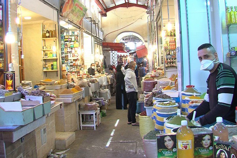 أسواق الدار البيضاء تضج بالزبناء لاقتناء مستلزمات وسلع شهر رمضان