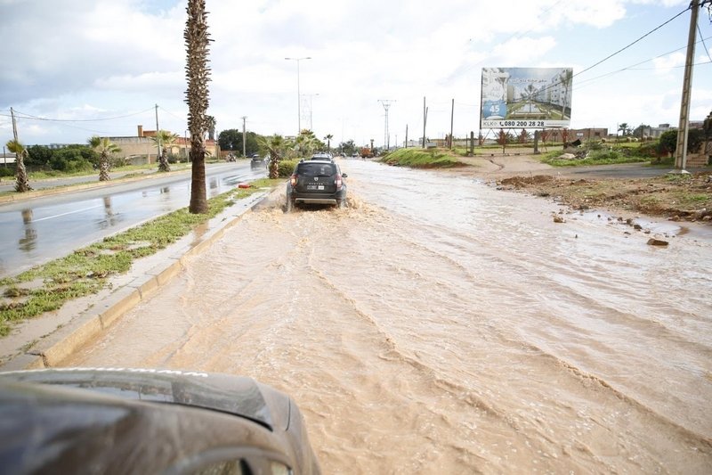 أمطار قوية وتساقطات ثلجية ورياح عاصفية بالمغرب