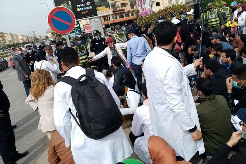 احتجاج أساتذة ينتهي باعتصام في مشفى خريبكة