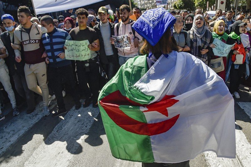 الطلاب يتظاهرون ضد الانتخابات في الجزائر
