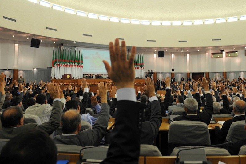 الفراغ الدستوري يطل على الجزائر بعد حل الرئيس تبون للمجلس الشعبي