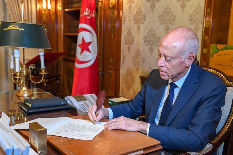 الملك يأمل تعزيز العلاقات الثنائية مع تونس