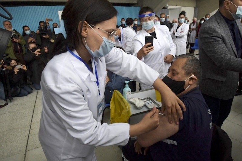 انطلاق حملة التطعيم ضد “كورونا” في تونس
