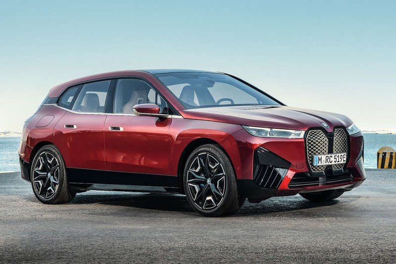 “بي إم دبليو” تطلق سيارتها iX الكهربائية مع نهاية 2021