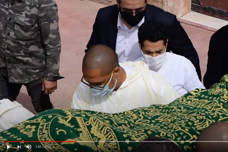 جمال الدبوز في جنازة والده