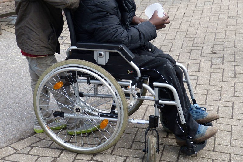 غياب الولوجيات يعمق محنة ذوي الإعاقة عند التواجد بالفضاءات العمومية
