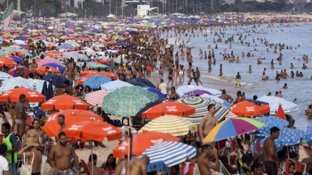 لقاح فيروس كورونا: هل ستصبح البرازيل “أرضا خصبة” لولادة سلالات فيروس جديدة؟