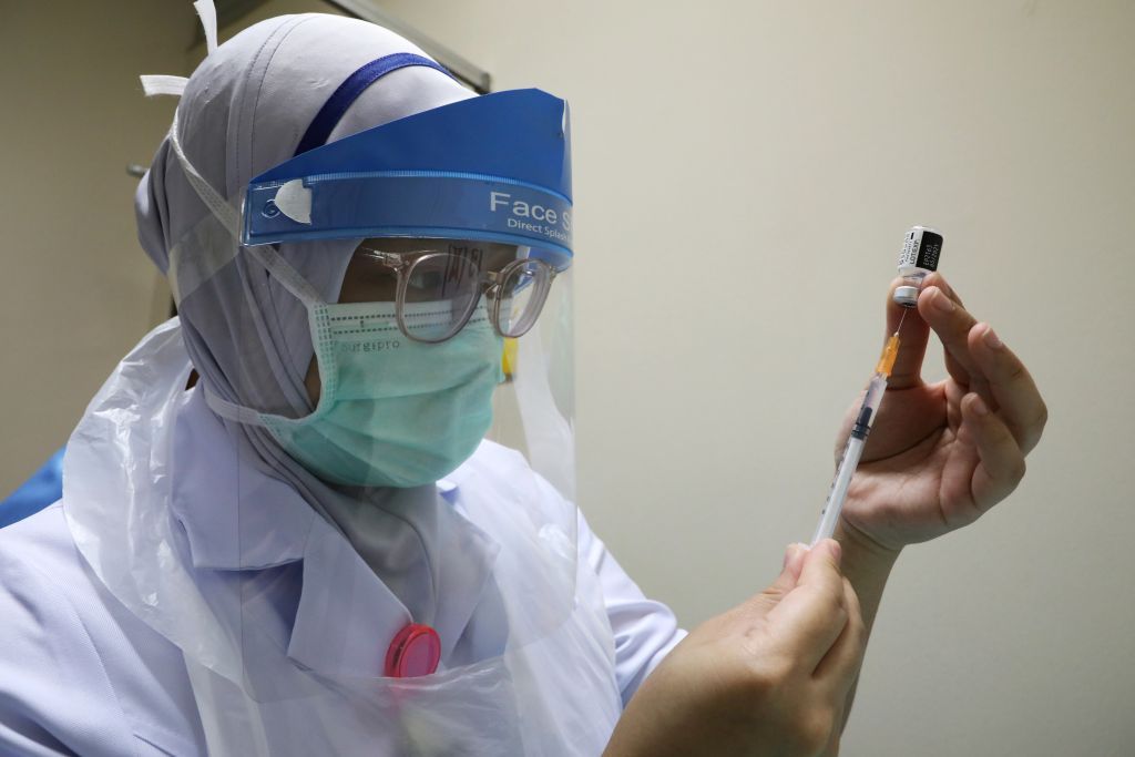 ماليزيا تكثف حملات التطعيم ضد جائحة كورونا