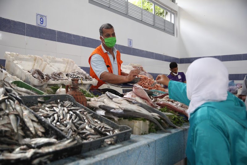 أسعار الأسماك تحرق جيوب المغاربة في الأسبوع الأول من رمضان