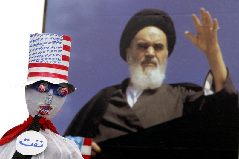 أمير المؤمنين وآية الله .. الثورة الإيرانية ومخطط أمريكا ضد السوفيات