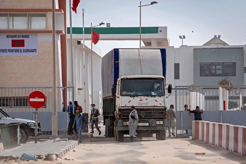 الجزائر تسعى إلى خنق “معبر الكركرات” بإطلاق جسر بحري مع موريتانيا