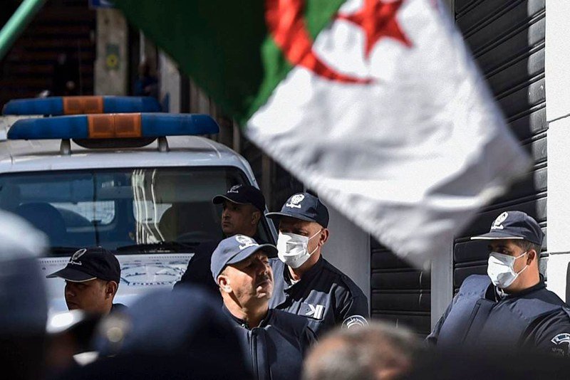 الجزائر تمدد الحجر الجزئي المنزلي بسبب الوباء