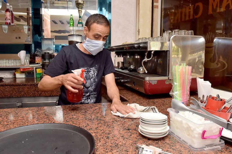 الحكومة تضبط لائحة المتضررين قبل تعويض العاملين في المقاهي والمطاعم
