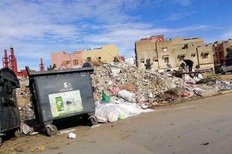 الدار البيضاء تعجز عن مواجهة أكوام “النفايات الهامدة” في الشوارع