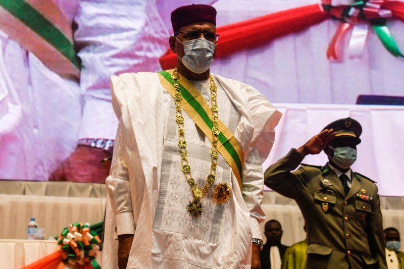 رئيس النيجر ينتقد ارتكاب “إرهابيين” لجرائم حرب