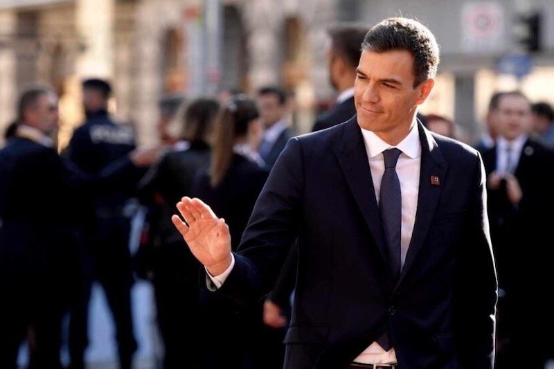“زعيم الانفصاليين” يضع الحكومة الإسبانية أمام فوهة بركان سياسي وقانوني