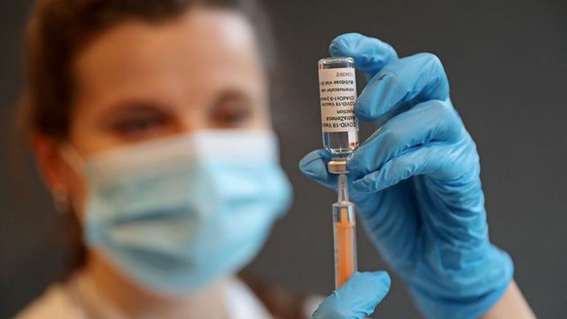 فيروس كورونا: بريطانيا تعرض بدائل للقاح أسترازينيكا لمن تقل أعمارهم عن 30 عاما