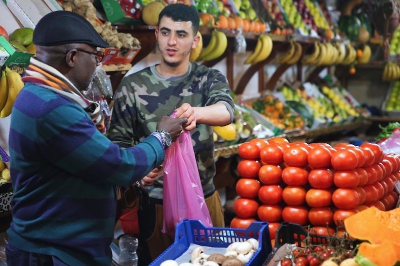 “كورونا” يخفض مشتريات نصف الأسر المغربية من السلع والمواد الغذائية